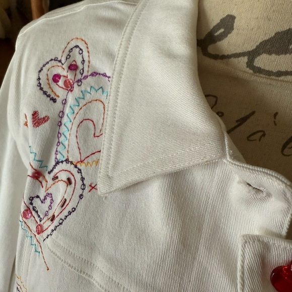 Susan Graver White Embroidered Denim Jacket Red Heart Button Accents NWT 129.00 - Picture 13 of 14